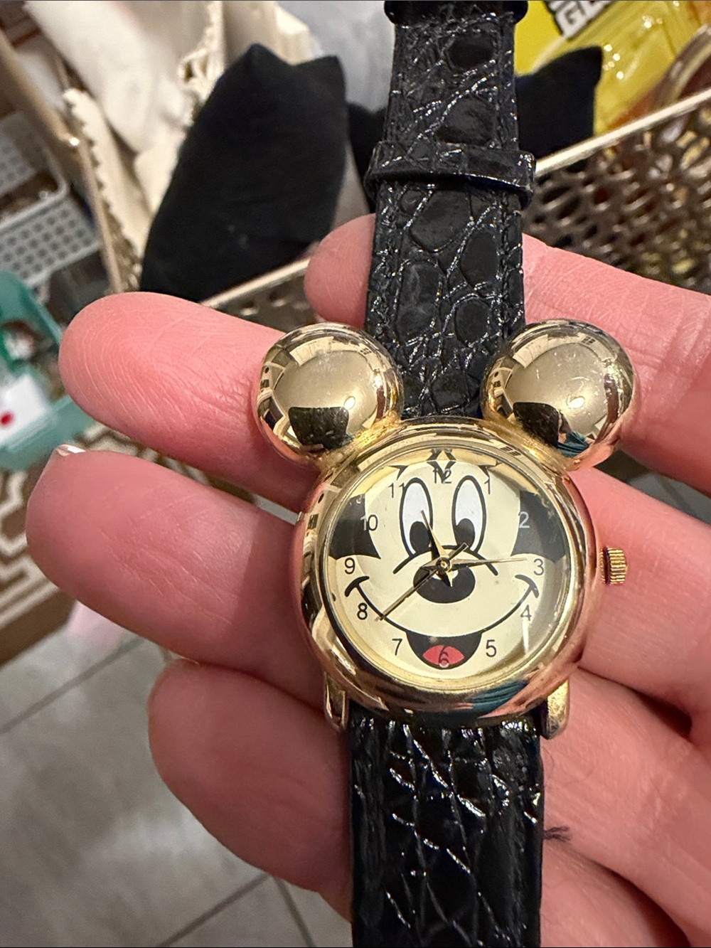 Vintage Mickey Mouse watch needs $10 batter; for collectors; vgood condition